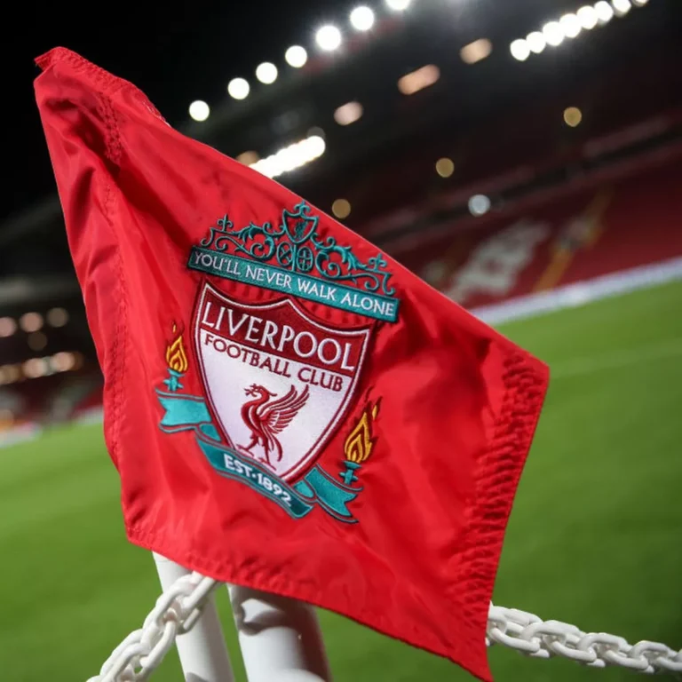 1_Liverpool-FC-corner-flag