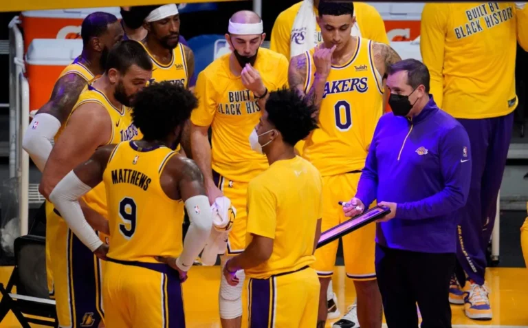 2021-02-21T042419Z_1072241348_MT1USATODAY15606597_RTRMADP_3_NBA-MIAMI-HEAT-AT-LOS-ANGELES-LAKERS-1110x690