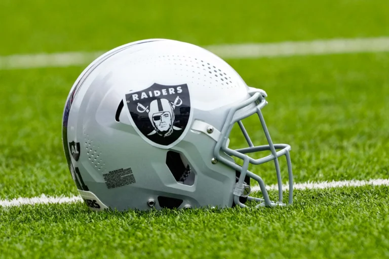 las-vegas-raiders-reportedly-active-in-trade-market-to-v0-_QMHAWv0bKp0HnB0nPx4mPtv4KU_GyEUGSol_QjVk6Q